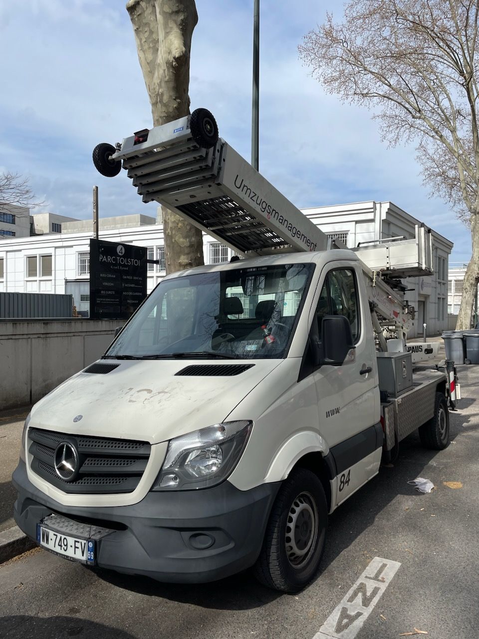 Camion porteur du monte-meubles Erevan